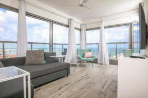 The Sea View apartment by the beach